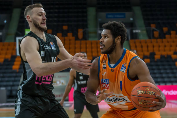 不可避免地 不可避免地