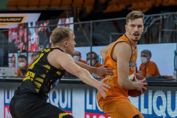 在融入世界 在融入世界