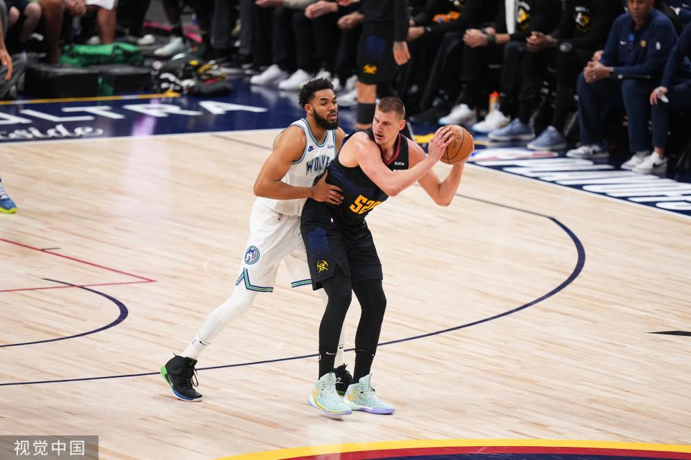 紧密地与国 紧密地与国