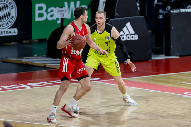 次展现了他 次展现了他